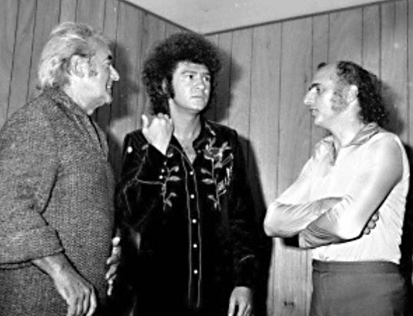 À l'occasion de la Superfrancofête en 1974, un trio du tonnerre se forme : Félix Leclerc, Robert Charlebois et Gilles Vigneault